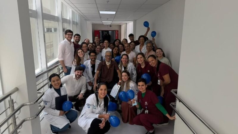 Em mais de 100 dias internado, paciente reaprende a falar e andar com apoio multidisciplinar