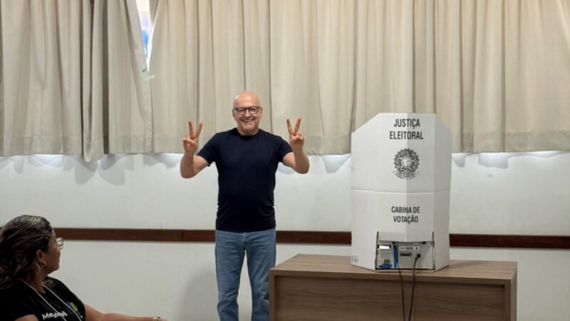 Governador vota em Flávio e aposta em votação expressiva em MT: “vitória da esperança”
