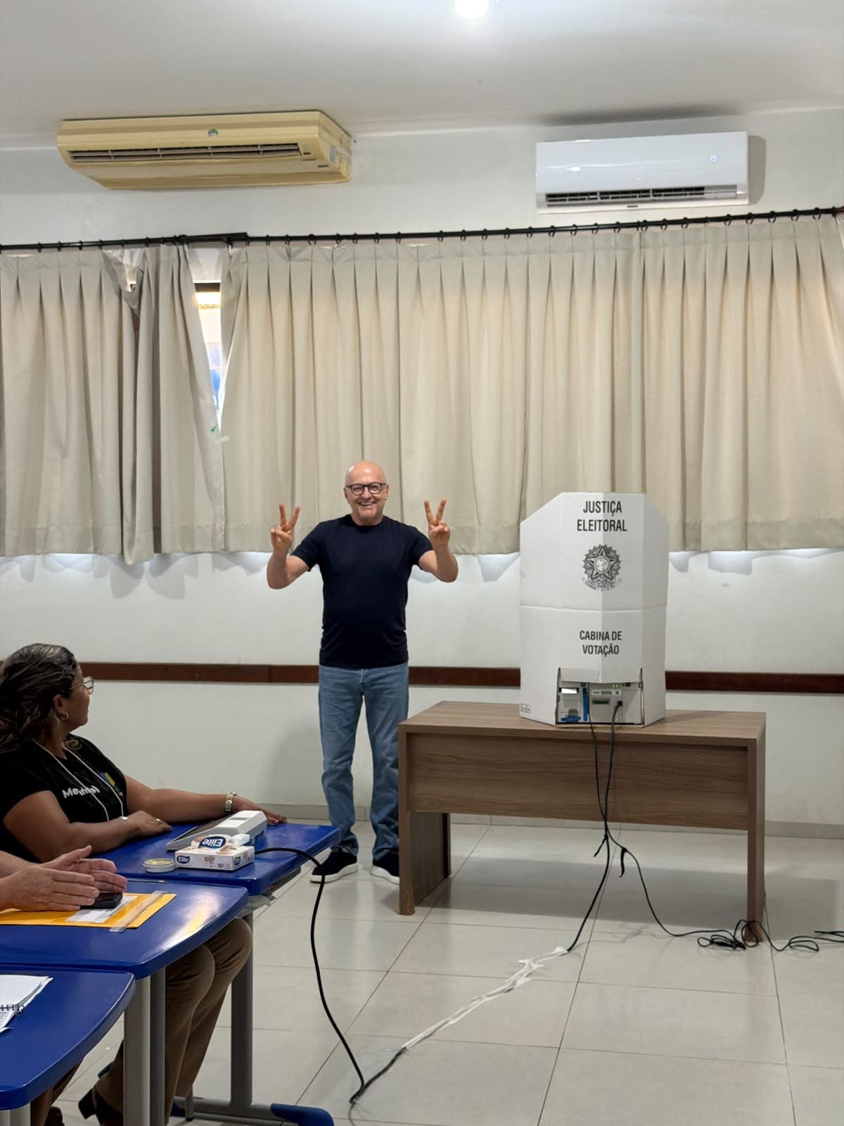 Governador vota em Flávio e aposta em votação expressiva em MT: “vitória da esperança”