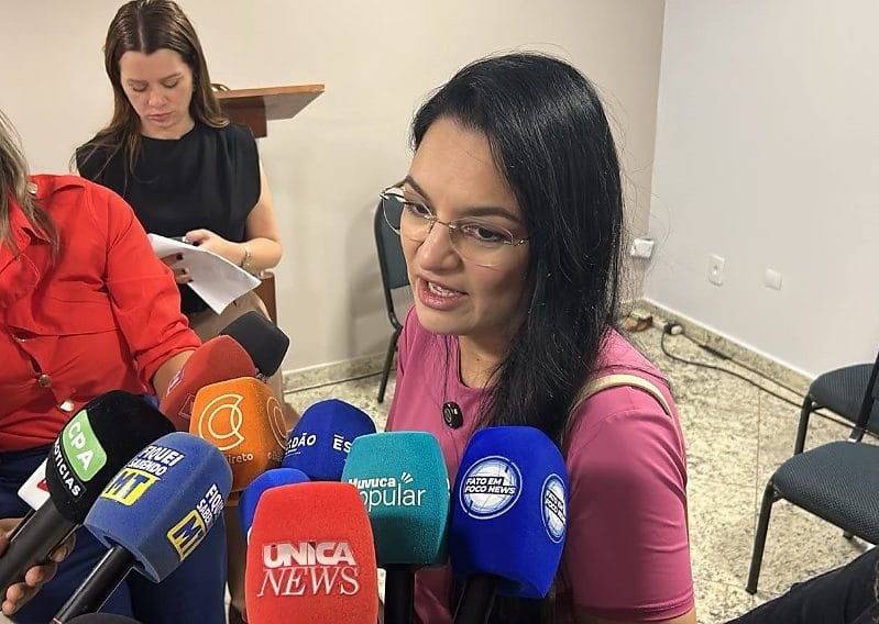 Samantha detona feminismo e acusa movimento de perseguir mulheres de direita