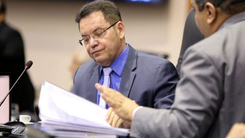 Grupo de Botelho “debita” derrota na conta de Janaína