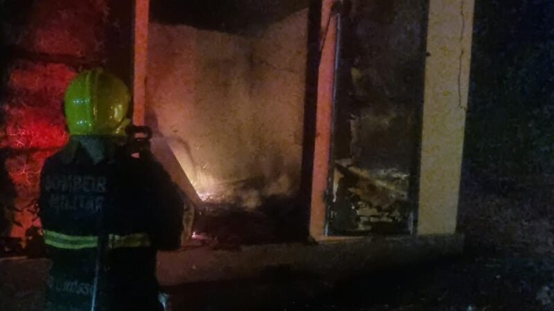Estande de tiro do Exército é atingido por incêndio e mobiliza o Corpo de Bombeiros