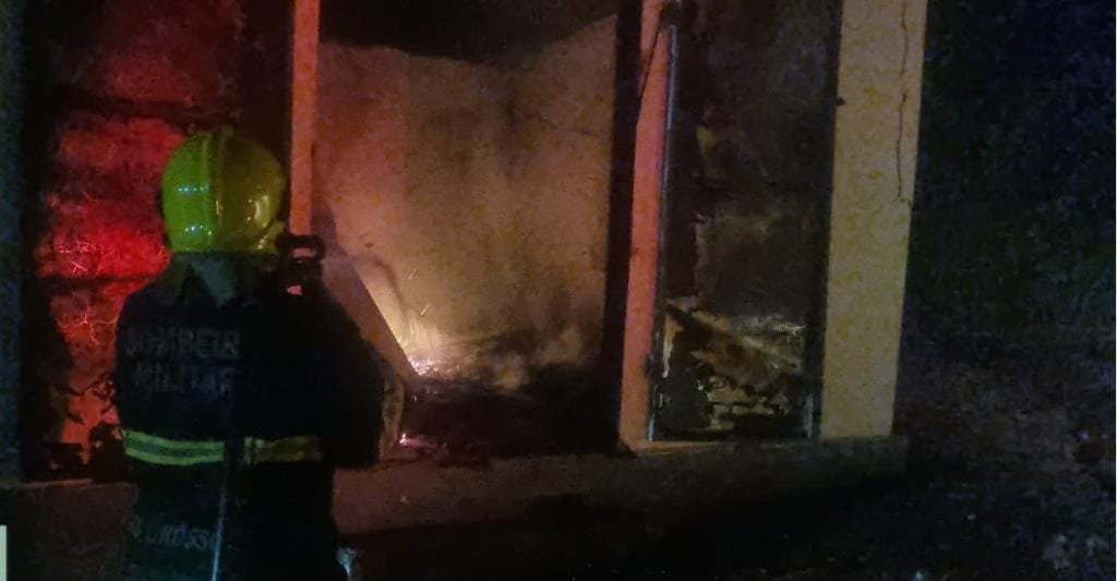 Estande de tiro do Exército é atingido por incêndio e mobiliza o Corpo de Bombeiros