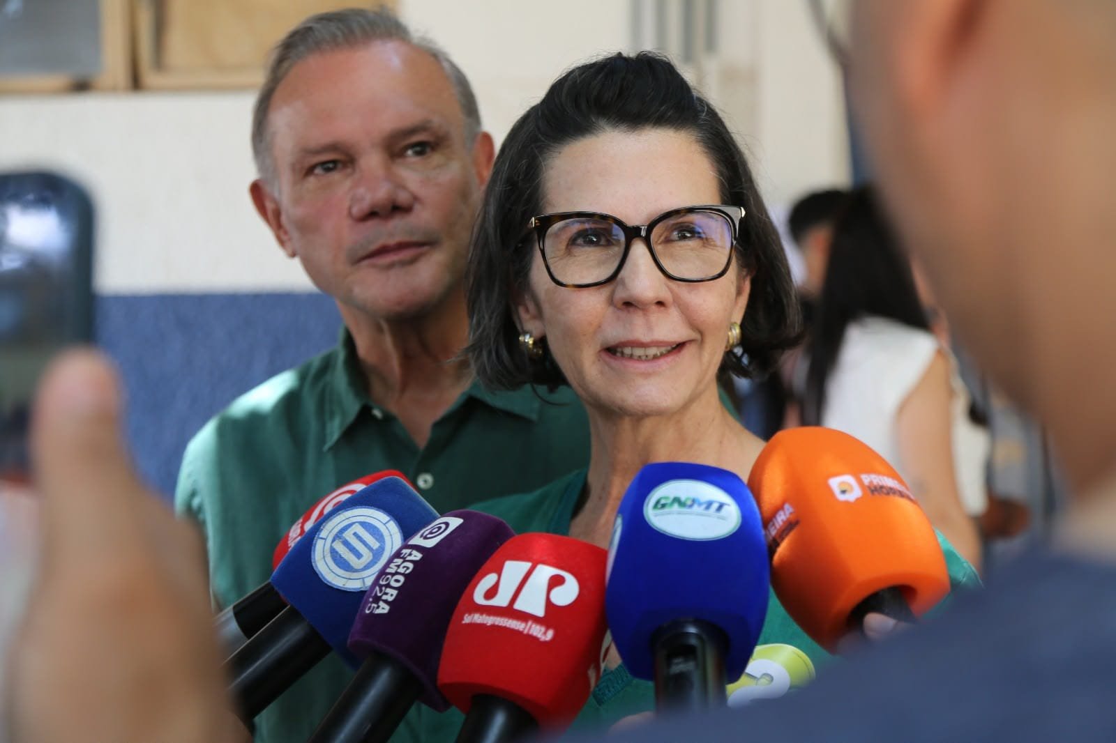 Wellington vota ao lado da esposa e demonstra confiança na eleição de Flávio Bolsonaro