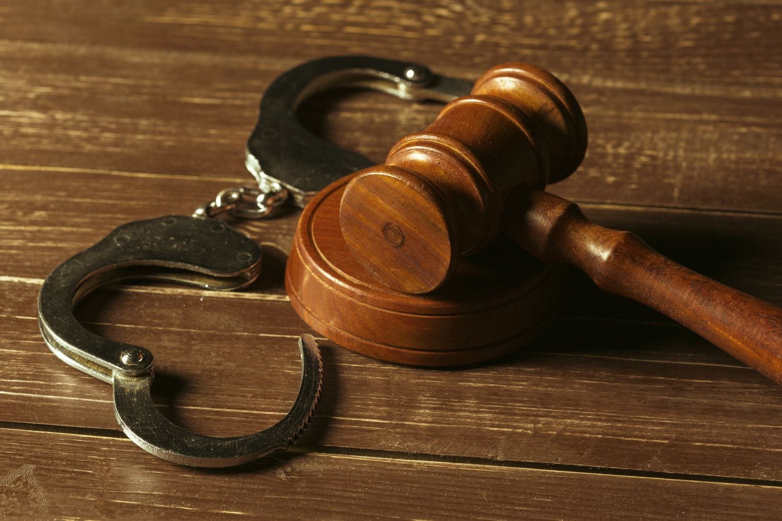 Réu que obrigou amante a se ajoelhar e depois a matou é condenado a 40 anos de prisão