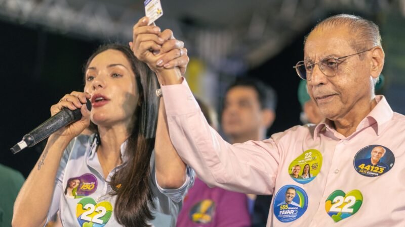 Júlio pede voto para Janaina e destaca atuação: “Será uma das melhores congressistas”