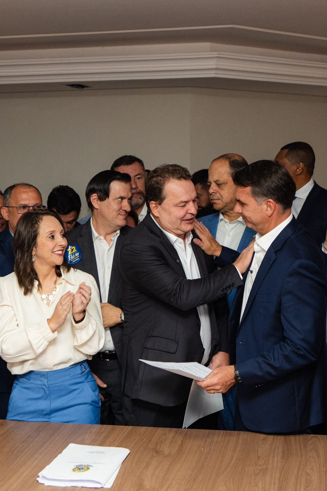 “Não desmobilizem”, diz Flávio Bolsonaro ao receber apoio de 18 deputados de Mato Grosso