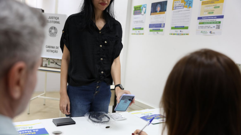 Saiba quais documentos com foto são permitidos para a votação neste domingo