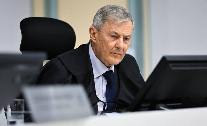 Waldir Teis assume presidência do TCE e diz que adotará medidas impostas pela Justiça
