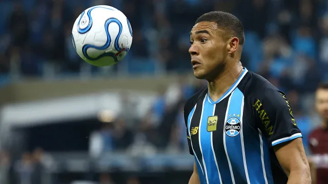Há seis jogos sem vencer, Grêmio recebe Cruzeiro para tentar deixar o Z-4 do Brasileirão