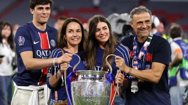 Filha do treinador do PSG se envolve em grave acidente de carro