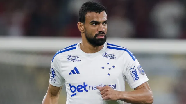 Fabrício Bruno salva pelo alto, Cruzeiro vence Remo e dorme na 3ª posição
