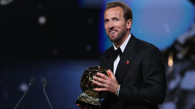 Inglês Harry Kane conquista a Bola de Ouro pela primeira vez