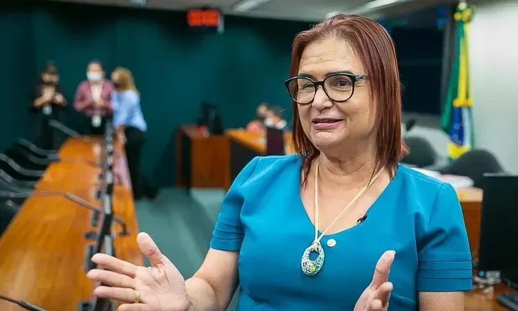 Rosa Neide chama candidatura de Flávio de “vergonha” e diz que faltam propostas