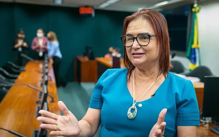 Rosa Neide chama candidatura de Flávio de “vergonha” e diz que faltam propostas
