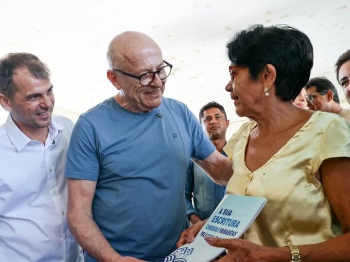 Mato Grosso entrega 5,1 mil escrituras de imóveis urbanos e rurais em 2026