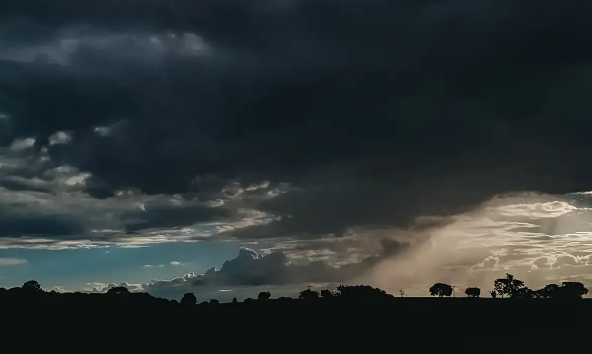Inmet alerta para tempestades em parte de Mato Grosso e 36°C de temperatura em Cuiabá